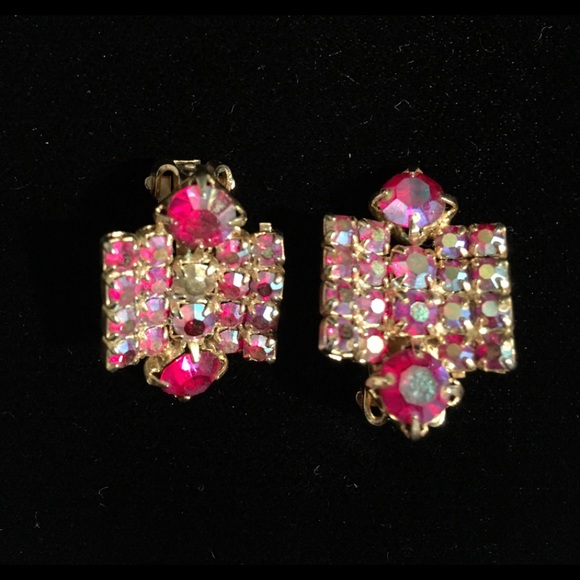 SALE 💃🏻VINTAGE 1950’s RED RHINESTONE EARRINGS - Picture 1 of 3